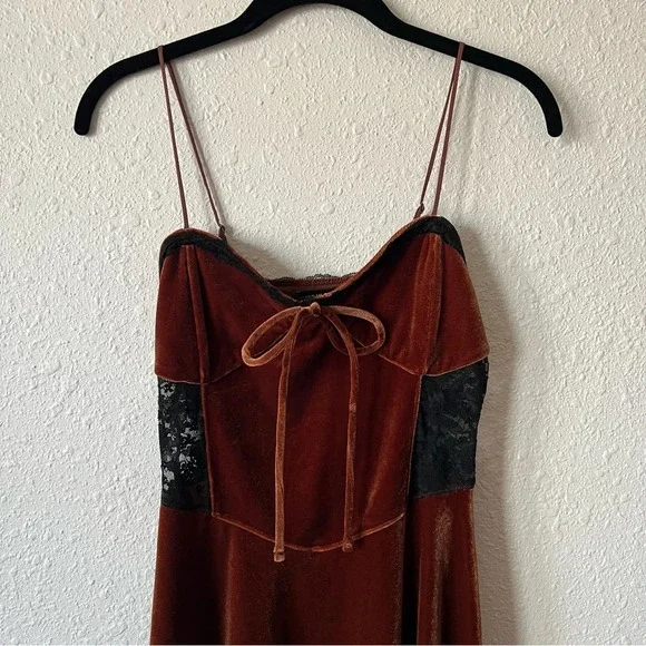 Urban Outfitters Faith Velvet Slip Dress Brown with Black Lace Size Small - Picture 7 of 7